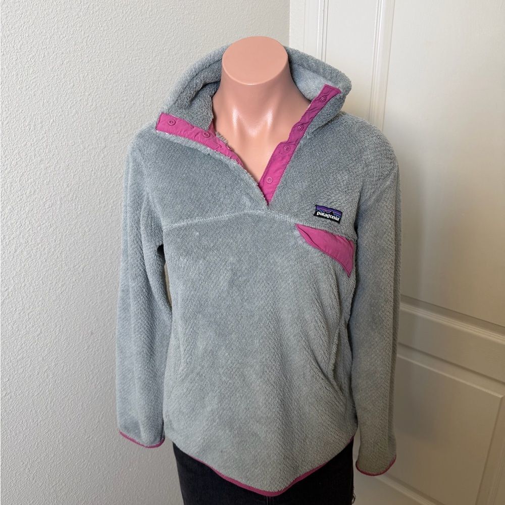 Patagonia Women's Re-Tool Snap-T Fleece Pullover in gray and pink Sz S